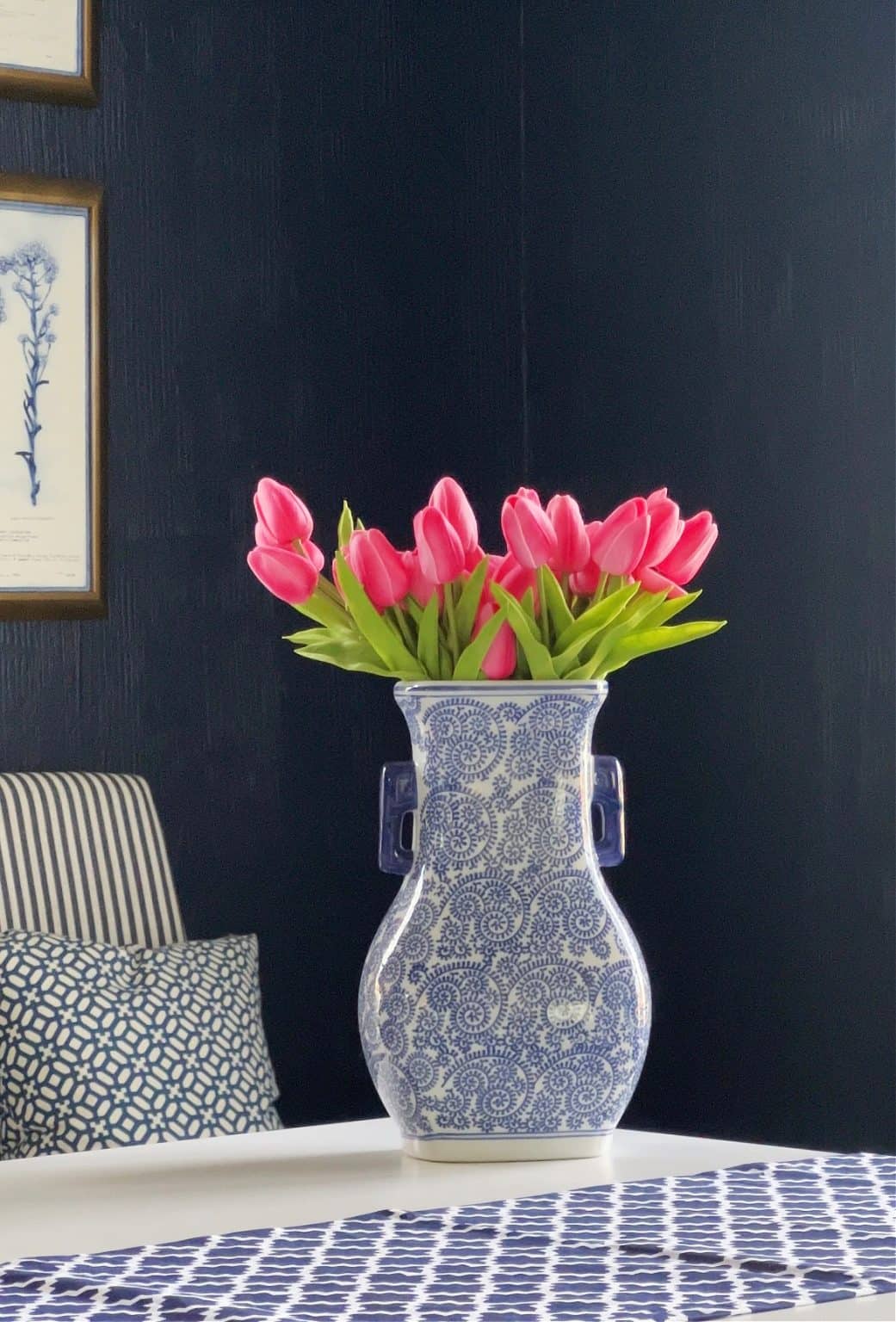 How to Arrange Tulips In a Vase - Thistlewood Farm